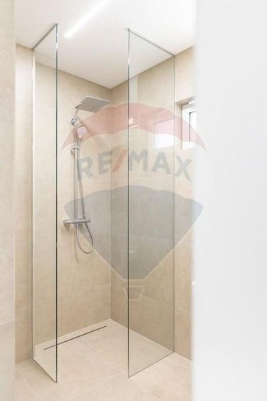 Penthouse cu 4 camere decomandat în Ultracentral