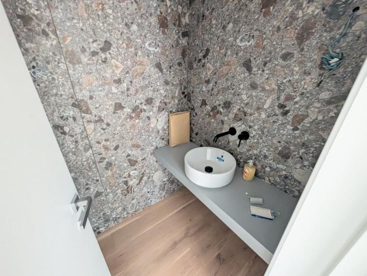 Casă individuală cu 4 camere cu Canalizare în Tunari