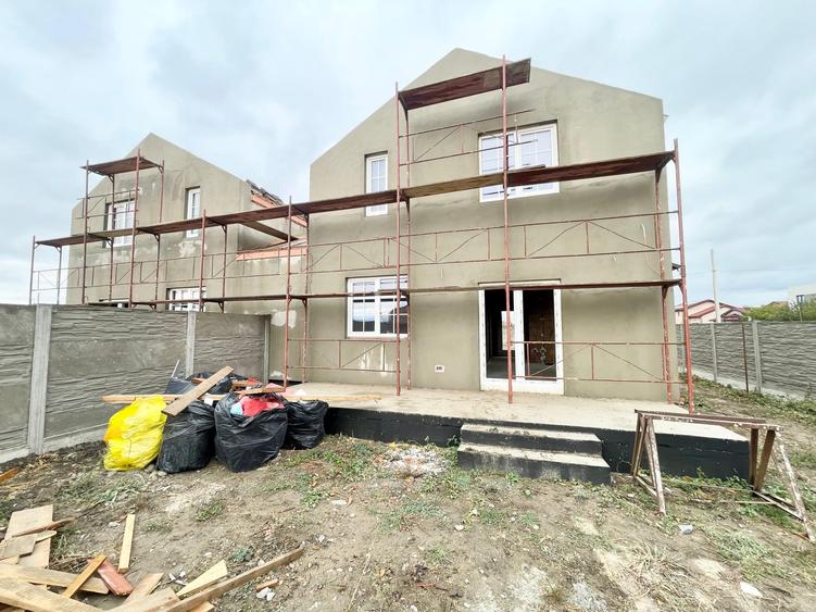Duplex cu 4 camere cu Canalizare în Moșnița Nouă