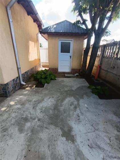 Casă cu 4 camere cu Teren 443 Mp în Cazasu
