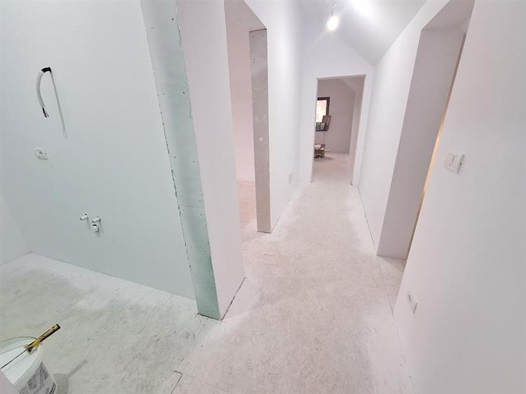 Casă individuală cu 5 camere cu Teren 550 Mp în 9 Mai