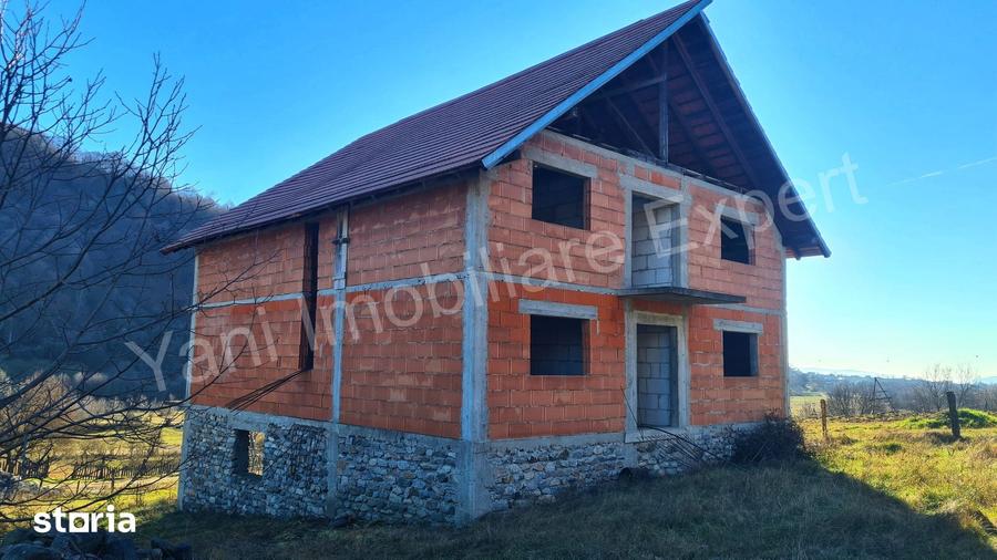 Casă cu Teren 795 Mp în Corbeni