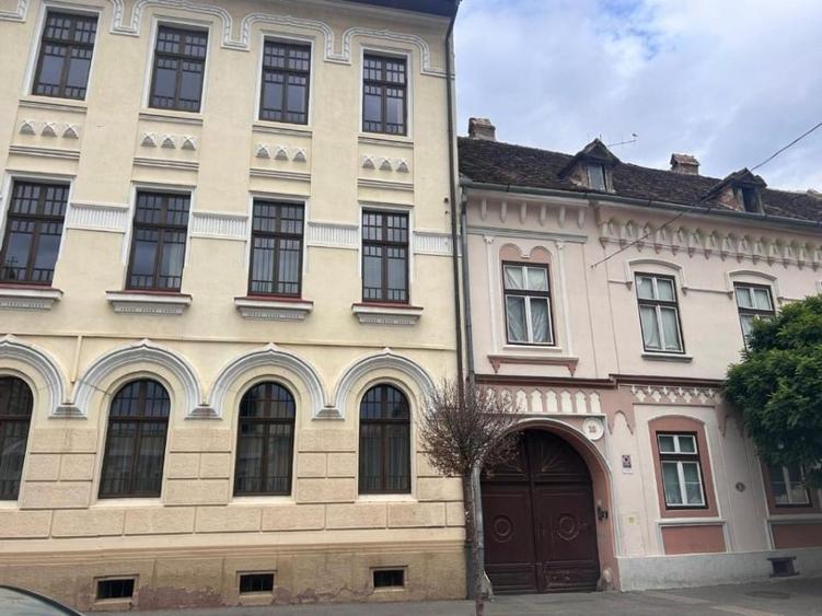 Apartament cu 2 camere semidecomandat, mobilat în Ultracentral