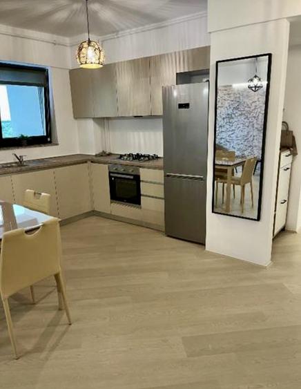 Apartament cu 3 camere semidecomandat, mobilat în Tineretului