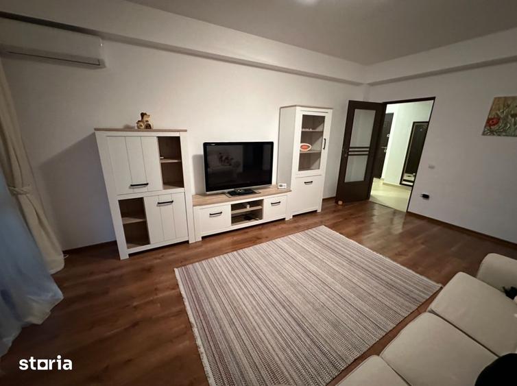 Apartament cu 3 camere în Apărătorii Patriei