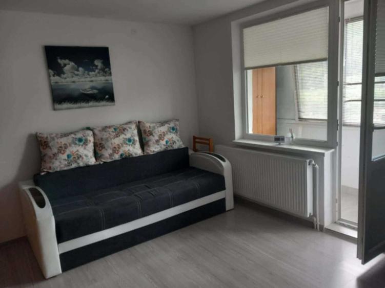 Garsonieră decomandată în Precista