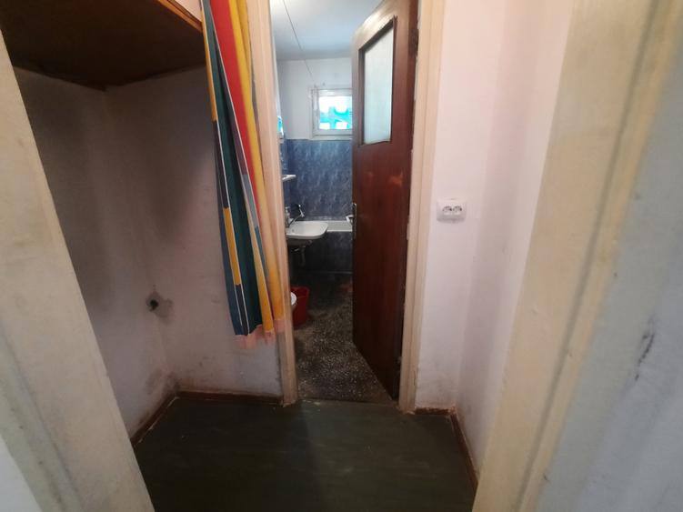 Apartament cu 3 camere decomandat în Berceni
