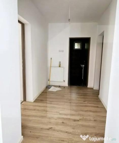 Casă cu 7 camere cu Teren 590 Mp în Semicentral