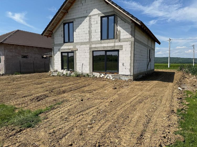 Casă cu 4 camere în Poiana