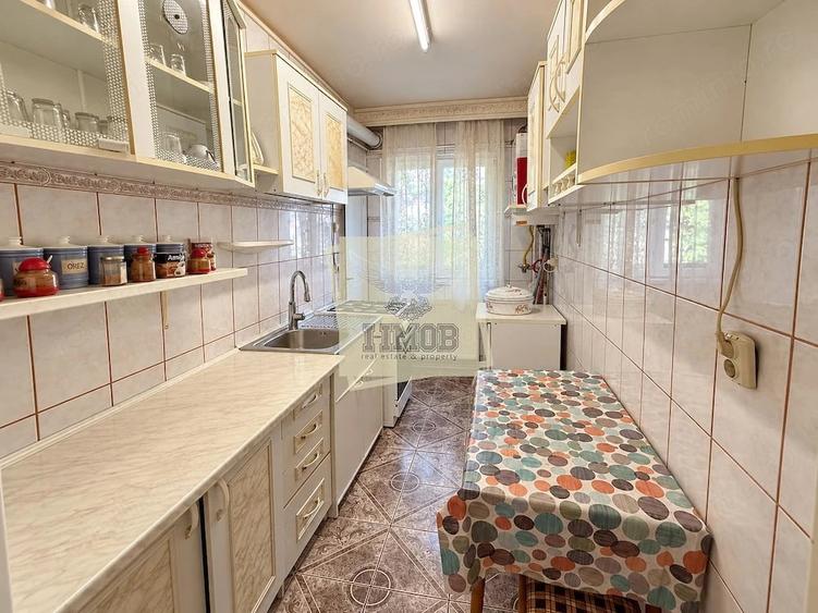 Apartament cu 4 camere decomandat în Central