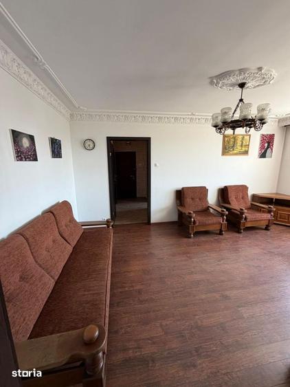 Apartament cu 3 camere semidecomandat în Titan