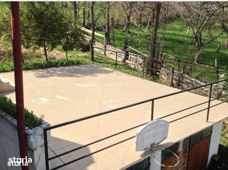 Casă cu 6 camere cu Teren 1618 Mp în Bran