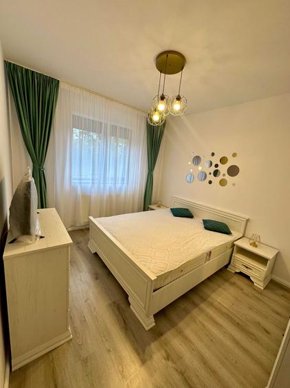 Apartament cu 2 camere decomandat în 1 Decembrie