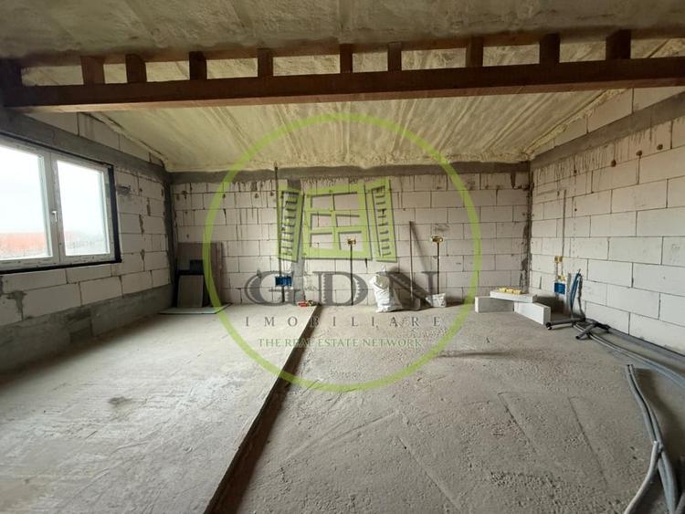 Casă individuală cu 5 camere cu Canalizare în Preajba