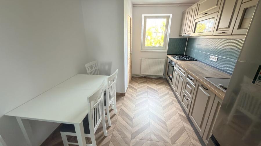 Apartament cu 3 camere în Calea Dumbrăvii
