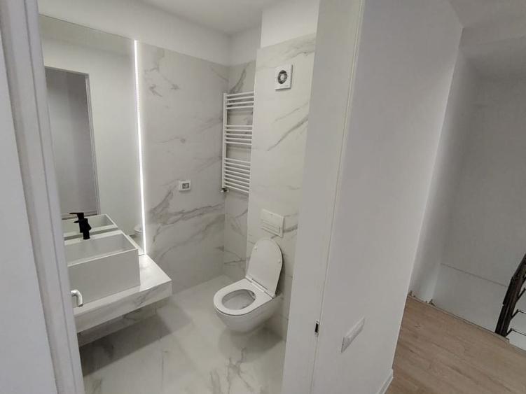 Apartament cu 4 camere decomandat, mobilat în Politehnica