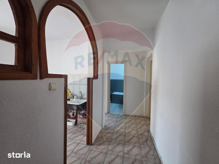 Apartament cu 2 camere decomandat în Vitrometan