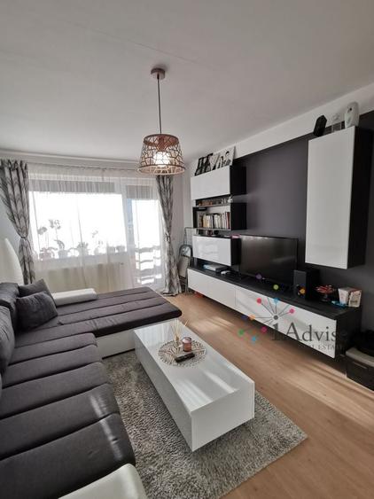 Apartament cu 2 camere decomandat în Tractorul