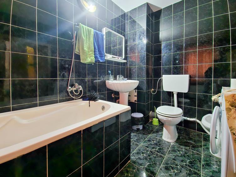 Casă individuală cu 4 camere cu Canalizare în Nord-Est