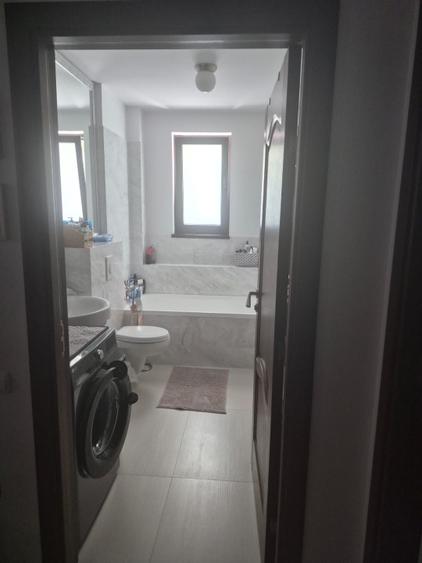 Apartament cu 2 camere semidecomandat, mobilat în Roșu