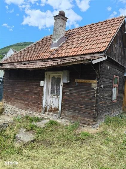 Teren de 5600 mp, în Vest