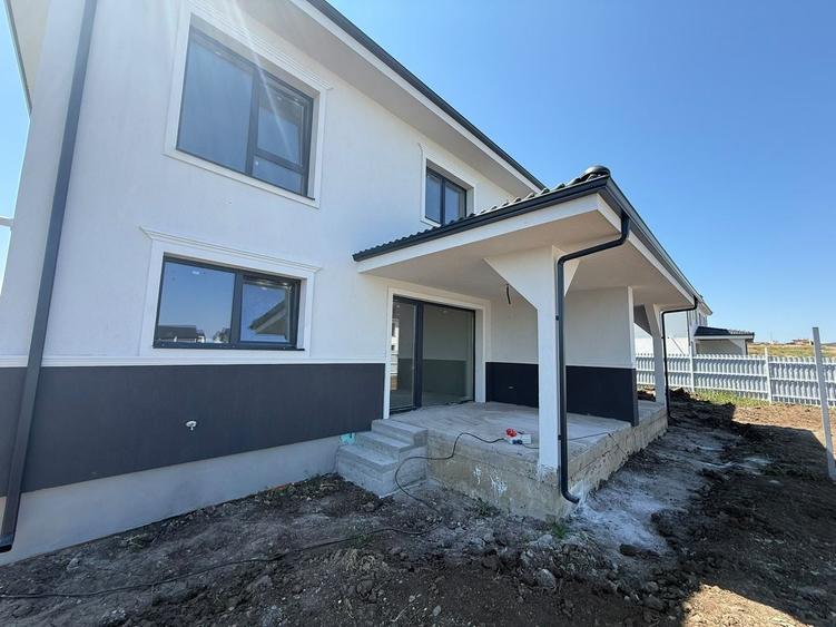 Duplex cu 4 camere cu Canalizare în Șura Mică