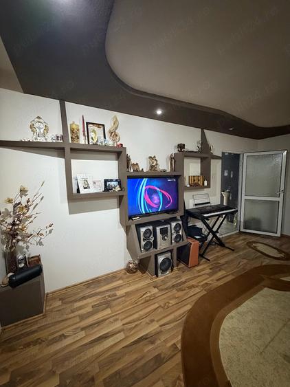 Apartament cu 4 camere decomandat în Central