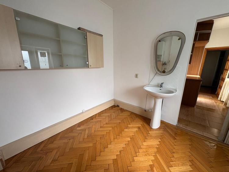 Casă cu 4 camere cu Teren 170 Mp în Domenii