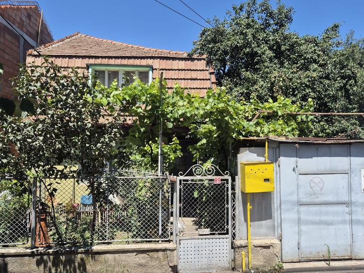 Casă cu 4 camere în Central