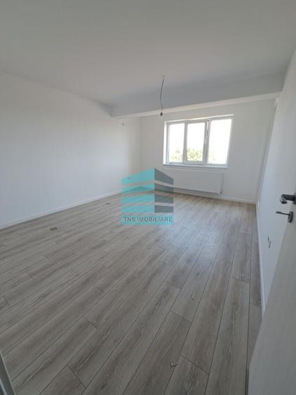 Apartament cu 4 camere decomandat în Titan