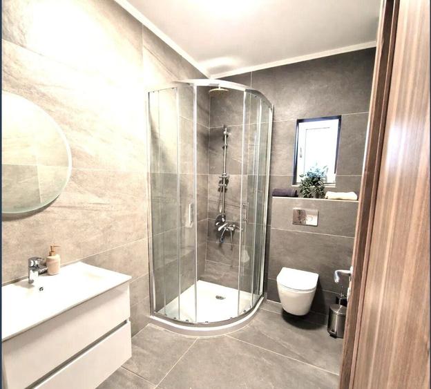 Casă individuală cu 4 camere cu Canalizare în Central