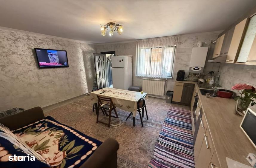 Casă cu 4 camere cu Teren 1000 Mp în Mihai Eminescu