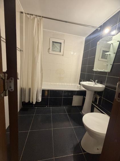 Apartament cu 3 camere semidecomandat în Titan