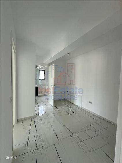 Apartament cu 6 camere decomandat în Hlincea