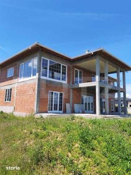 Casă cu 10 camere cu Teren 1000 Mp în Central