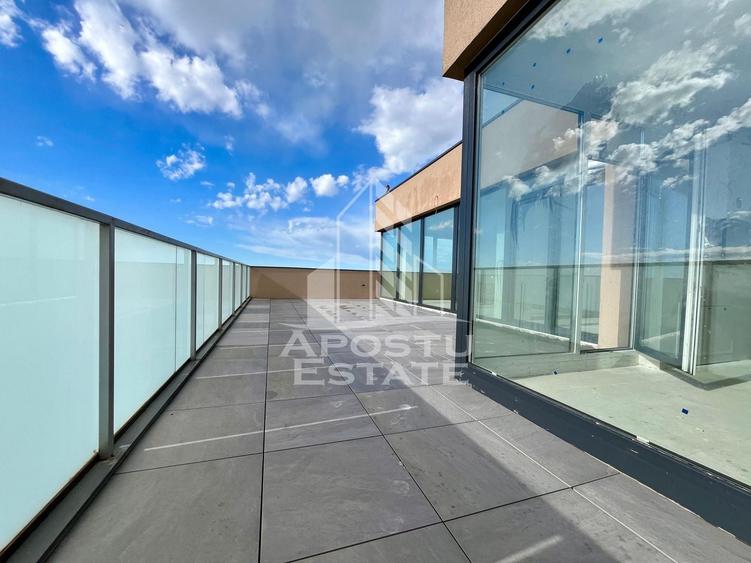 Apartament cu 3 camere semidecomandat în Torontalului