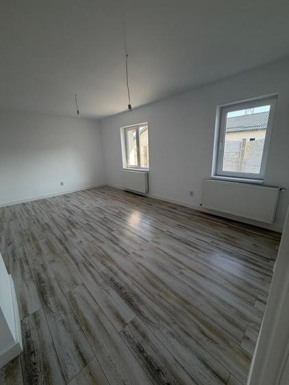 Casă cu 3 camere cu Teren 358 Mp în Joița