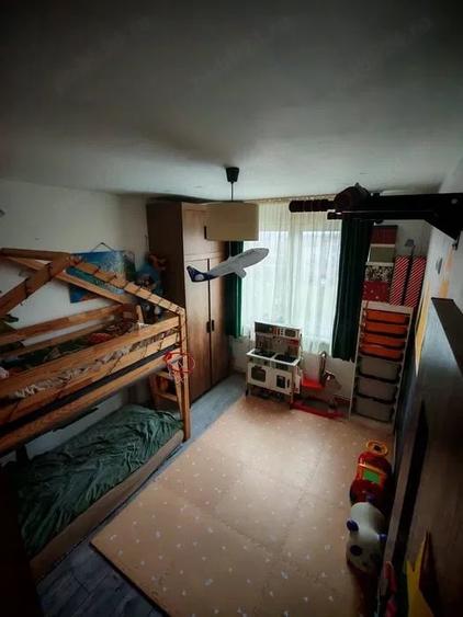 Apartament cu 3 camere decomandat în Astra