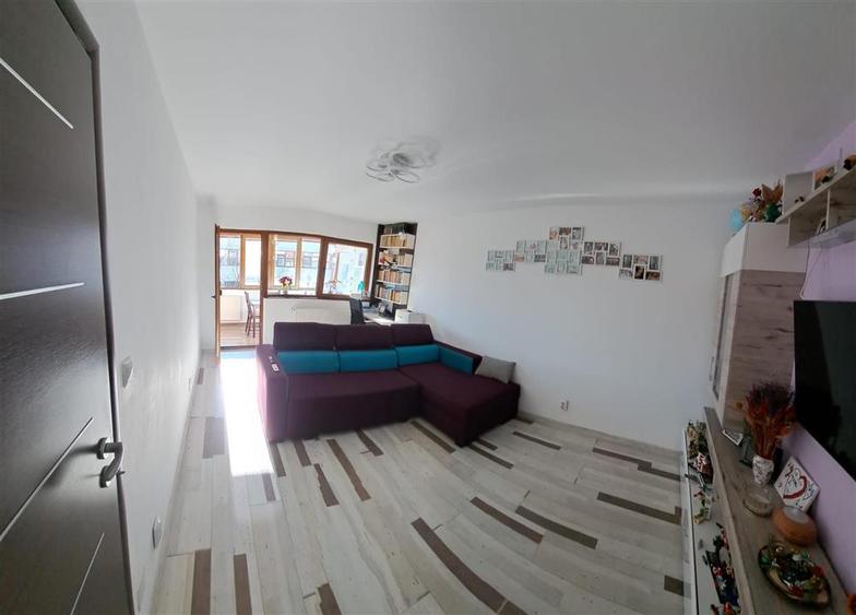 Apartament cu 3 camere decomandat, mobilat în Central