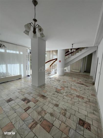 Spațiu comercial, de 260 mp, în Port
