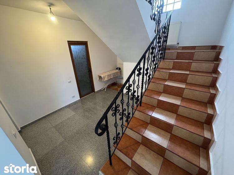 Casă cu 4 camere cu Canalizare în Sud