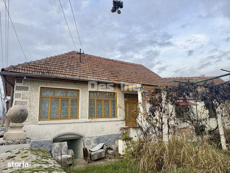 Casă cu 2 camere cu Canalizare în Uroi