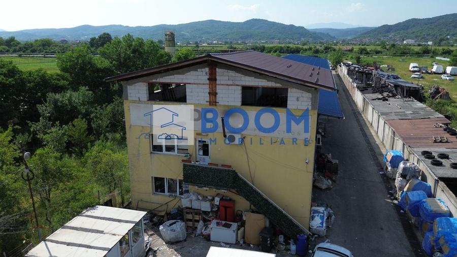 Spațiu industrial, de 1,330 mp, în Râureni