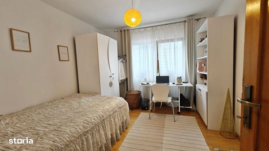 Apartament cu 4 camere decomandat în Central