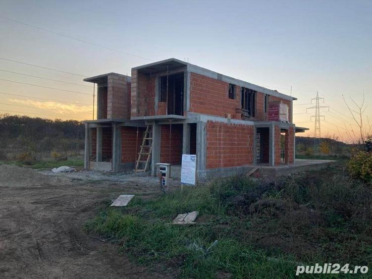 Casă cu 3 camere cu Teren 700 Mp în Dumbrăvița