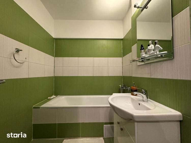 Apartament cu 3 camere semidecomandat în Victoriei