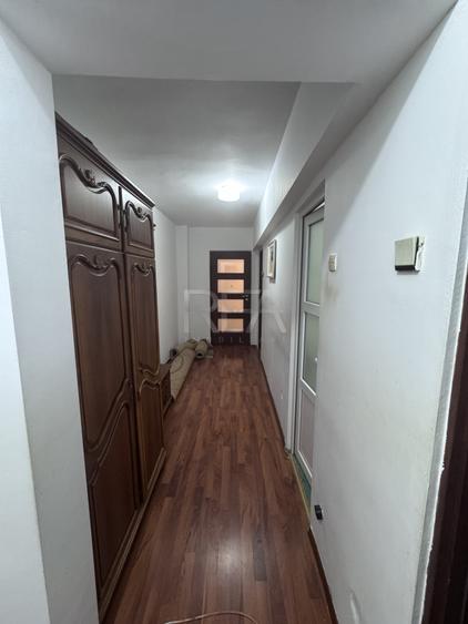 Apartament cu 4 camere decomandat în Titan