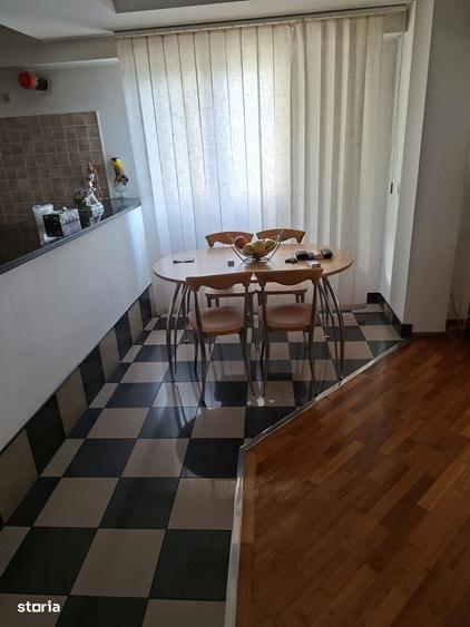 Apartament cu 3 camere în Centrul Civic