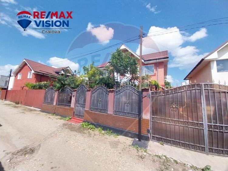 Casă individuală cu 4 camere cu Teren 200 Mp în Brestei