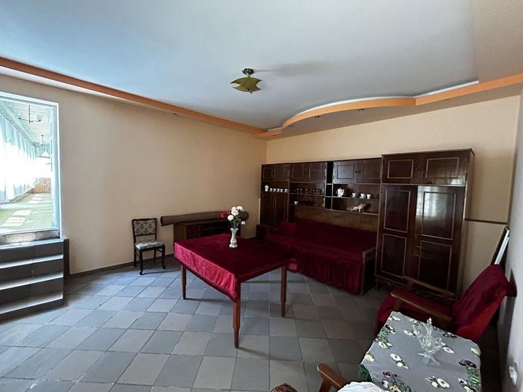 Casă cu 4 camere în Ciupercenii Vechi